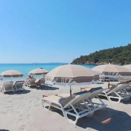 Coin Nuit Proche Avec Parking - - Fr-1-251-83 * Le Lavandou
